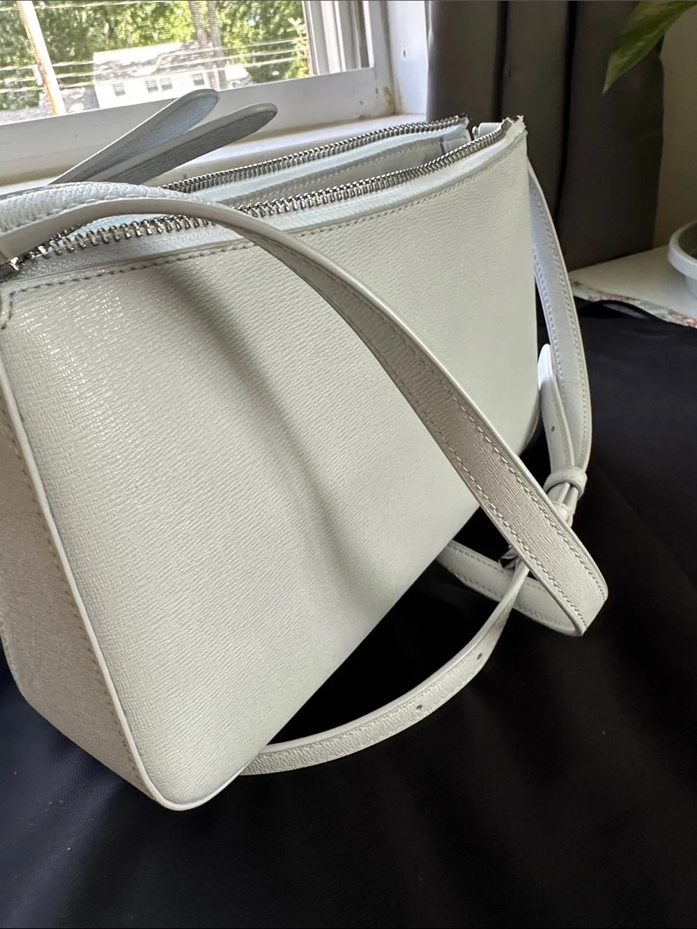 kate spade Light Blue Gray Leather Zip Crossbody EUC
